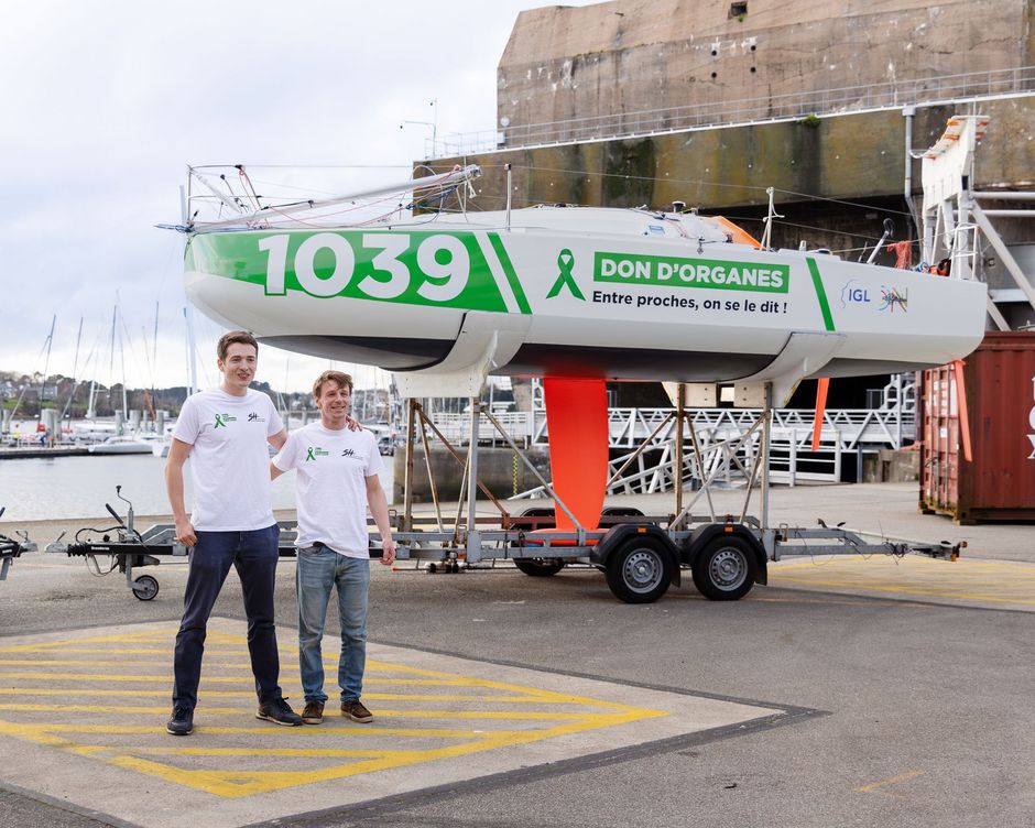 Sébastien Le Bouteiller et Hugues Le Grelle, skippers, lors du baptême de leurs mini 6,50. - Agrandir l'image, .JPG 466Ko (fenêtre modale)